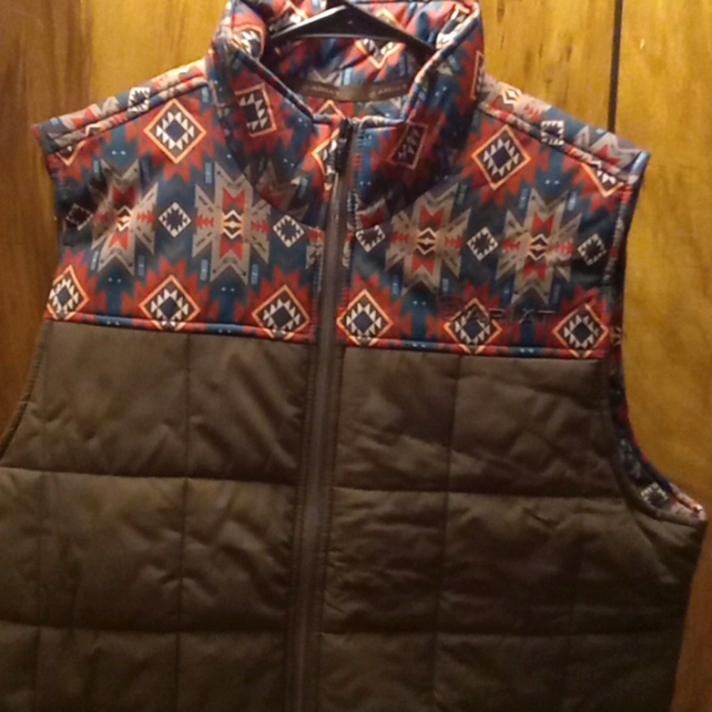 ARIAT vest